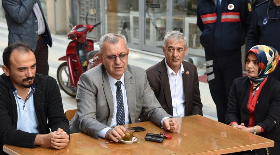 Başkan Helvacıoğlu, Artı Çarşı esnafı ile toplantı yaptı 