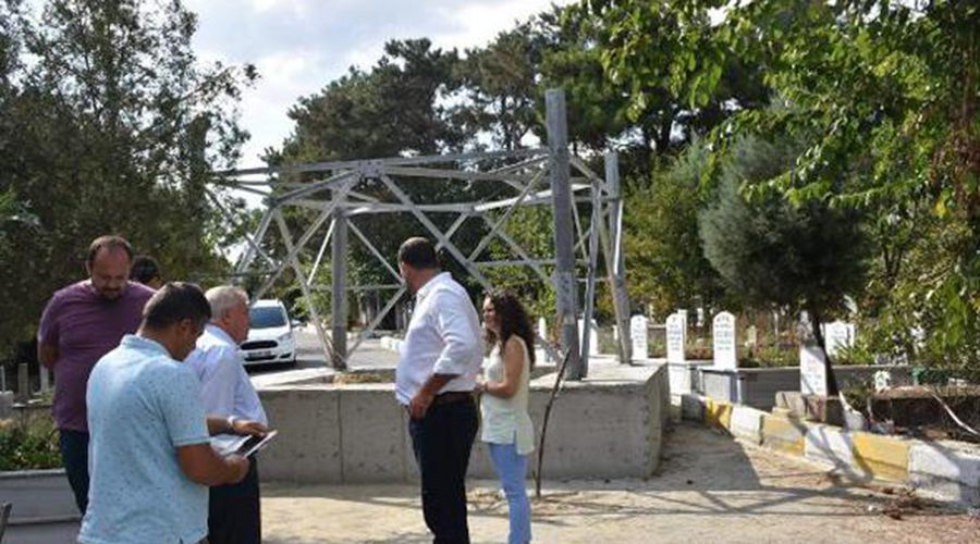 Mezarlığın ortasındaki elektrik direği kaldırıldı