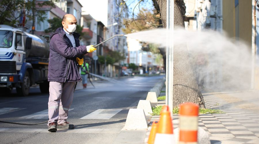 Kısıtlamada cadde ve sokaklar dezenfekte edildi