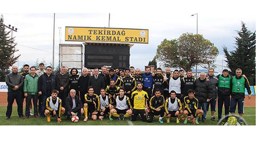 Ak Parti Tekirdağsporlu futbolculara baklava ikram etti 
