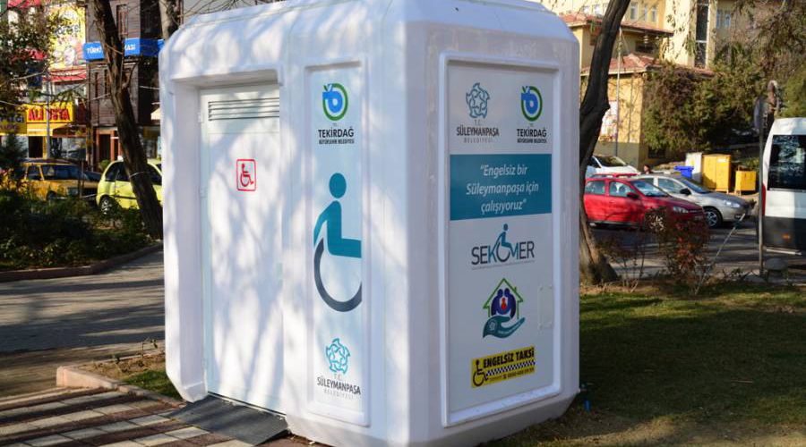 Engelliler için mobil tuvalet