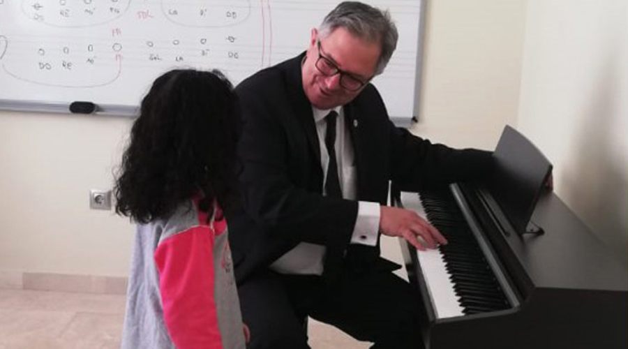 Çocuklara müzik ve piyano eğitimi