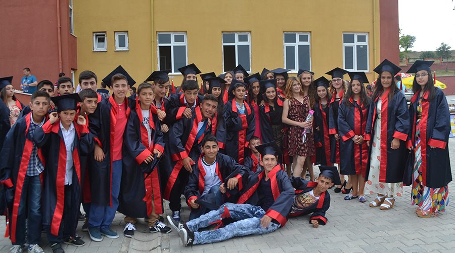 Veliköy Belediyesi Ortaokulu 85 öğrenci mezun oldu