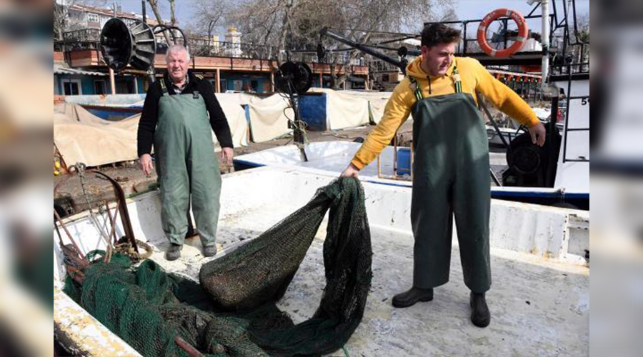 Deniz salyası etkisini artırıyor, balıkçılar zor durumda 