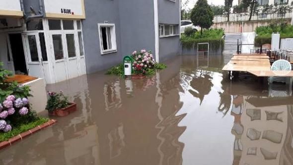 Yağmur yağışında bazı evleri su bastı