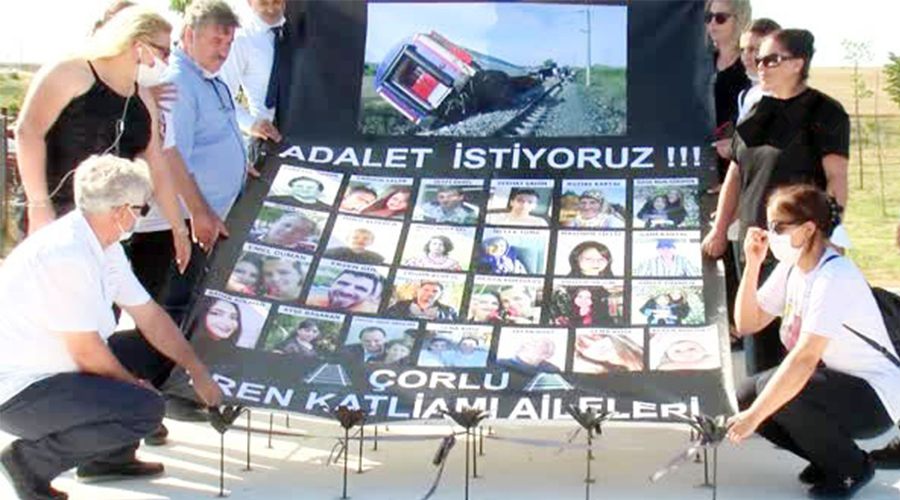 Tren kazasında hayatını kaybeden vatandaşlar anıldı 