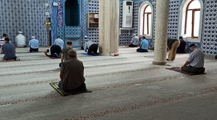 Camiler 100 günün ardından 5 vakit ibadete açıldı