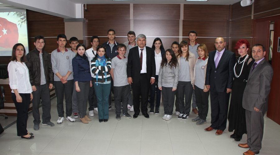 Makedonya’ya giden öğrencilerden Mandalı’ya teşekkür ziyareti