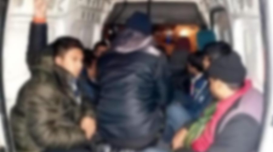 Minibüsten 21 kaçak göçmen çıktı
