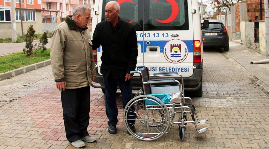 Belediyeden tekerlekli sandalye desteği