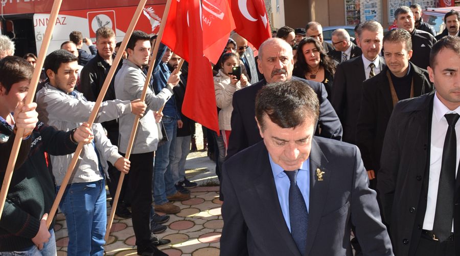 Pamukoğlu, meclistekileri bombaladı