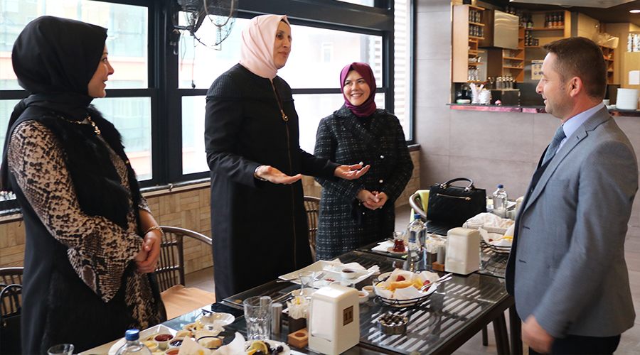 AK Partili kadınlar kahvaltıda buluştu
